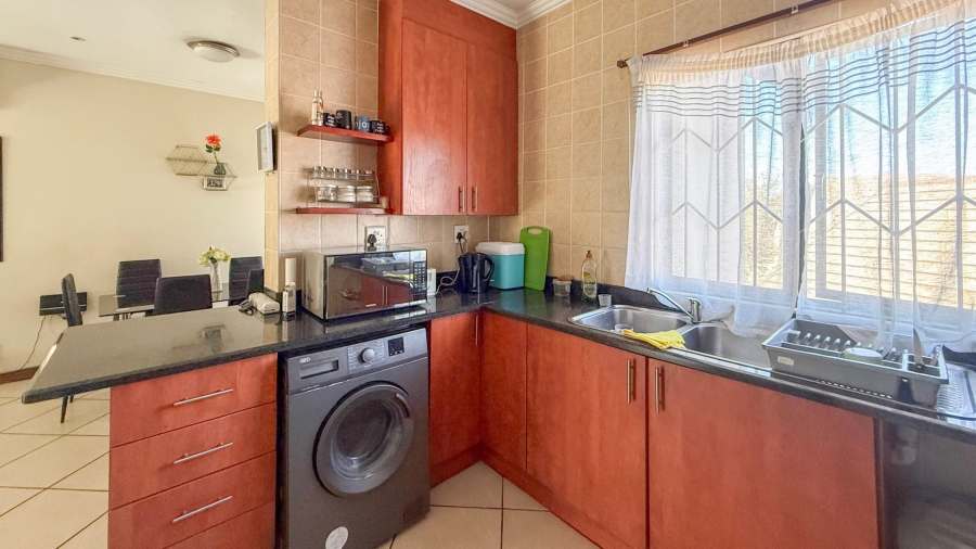 To Let 2 Bedroom Property for Rent in Melodie North West